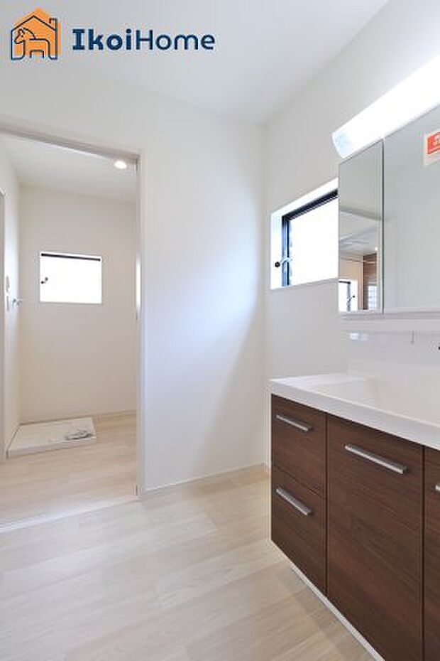 【洗面】●年中無休：当日予約可●畳２枚分の一般的な洗面室。追加で収納棚等を付けると大変便利です。