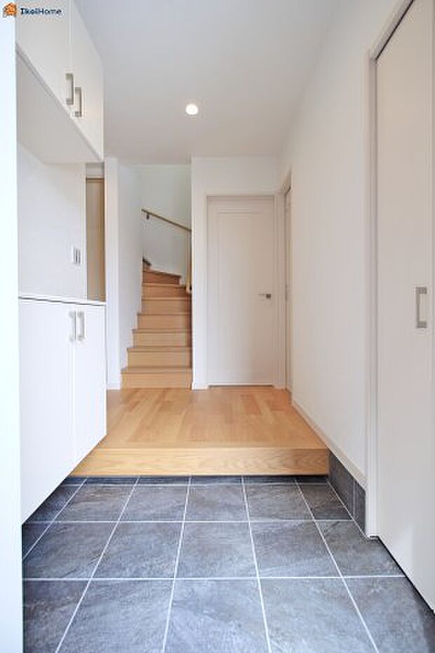 【シューズインボックス】収納できる場所が多く家族が多い方、靴を集めることが好きな方、たくさん収納できます