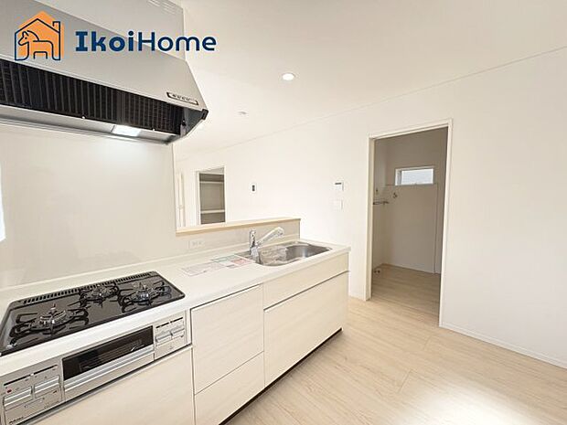 【コンロ】ガスコンロは高火力での調理も可能で、調理器具を選ばなくてもいいので便利です。