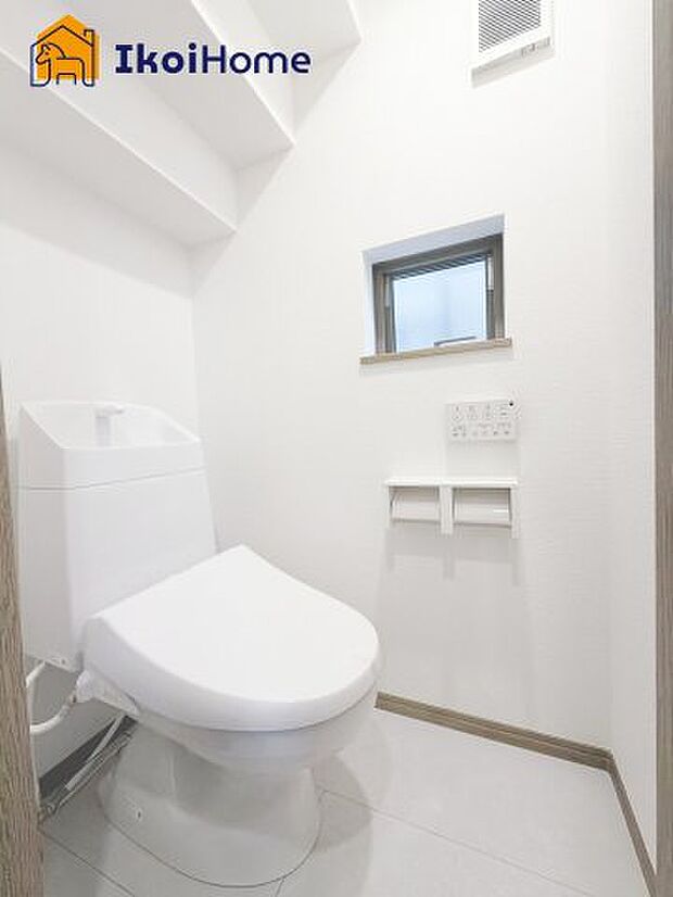 【トイレ】トイレには温水洗浄便座機能付きで、冬も便座が冷たくないので腰冷えを避けられます。