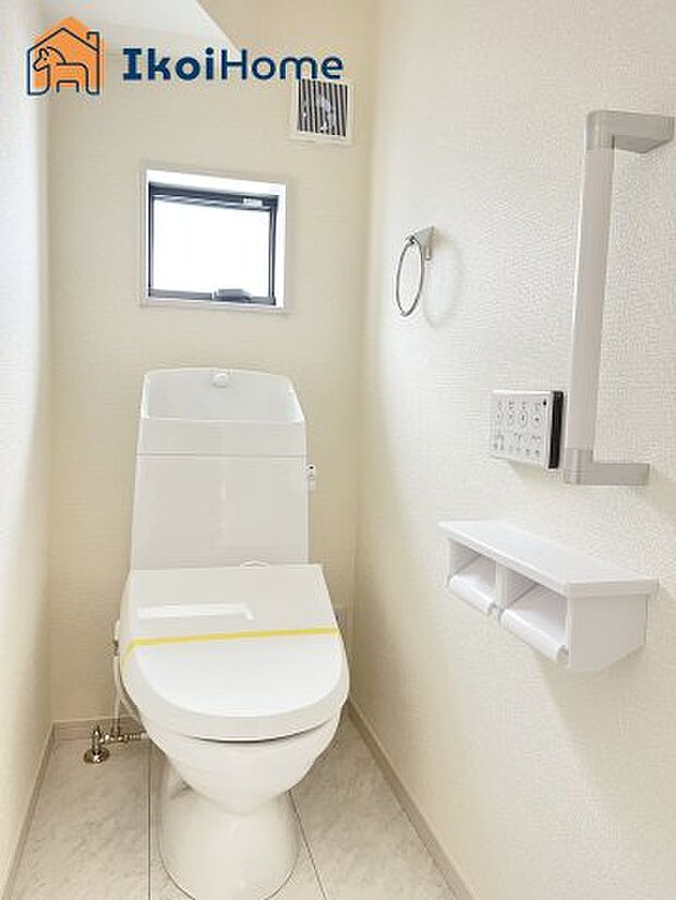 【トイレ】施工例◆トイレには温水洗浄便座機能付きで、冬も便座が冷たくないので腰冷えを避けられます。