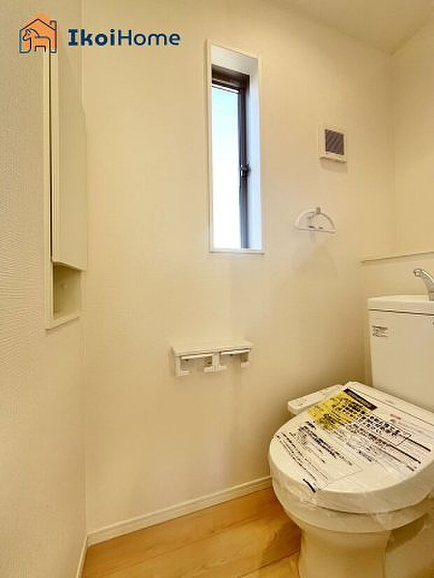 【トイレ】トイレには温水洗浄便座機能付きで、冬も便座が冷たくないので腰冷えを避けられます。