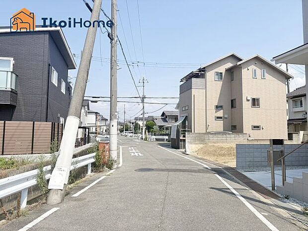 【外観】●年中無休:当日予約可●前面道路南西側でゆったりしております!交通量も少なく安心です!