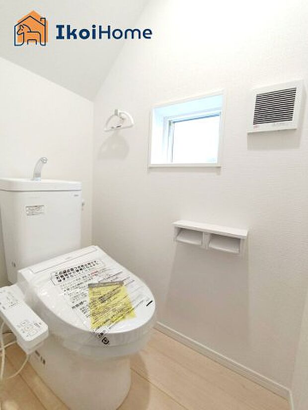 【トイレ】■施工例■トイレには温水洗浄便座機能付きで、冬も便座が冷たくないので腰冷えを避けられます。