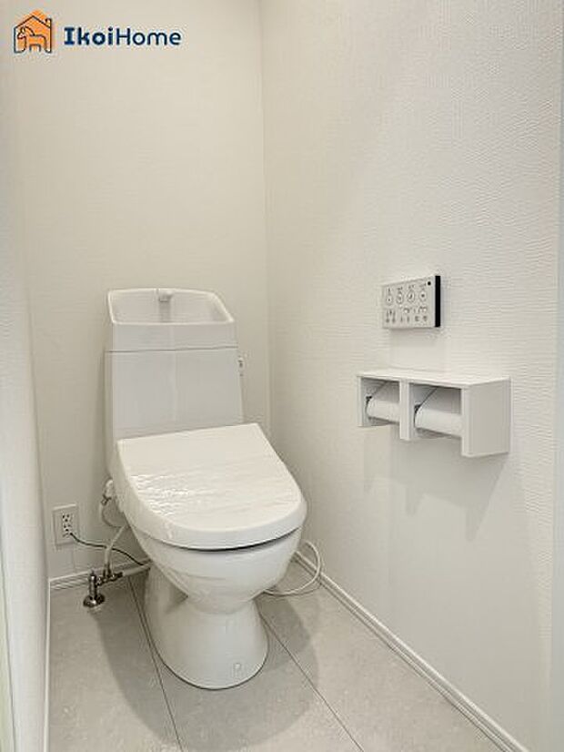 【トイレ】トイレには温水洗浄便座機能付きで、冬も便座が冷たくないので腰冷えを避けられます。