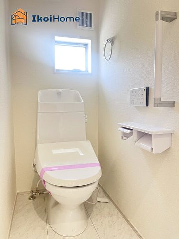 【トイレ】■施工事例■トイレには温水洗浄便座機能付きで、冬も便座が冷たくないので腰冷えを避けられます。