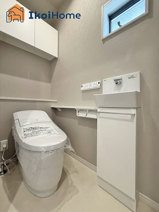 【トイレ】●同社施工例●トイレには温水洗浄便座機能付きで、冬も便座が冷たくないので腰冷えを避けられます。
