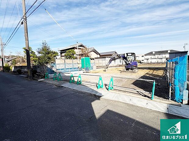 周辺は落ち着いた街並みの住宅地!子育てがしやすい住環境です!まだ未完成ですが、現地でしかわからない事もございます。是非一度ご覧ください。