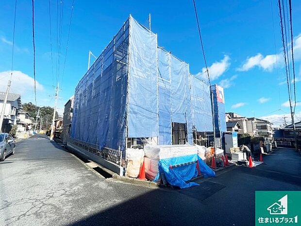 周辺は落ち着いた街並みの住宅地！子育てがしやすい住環境です！まだ未完成ですが、現地でしかわからない事もございます。是非一度ご覧ください。