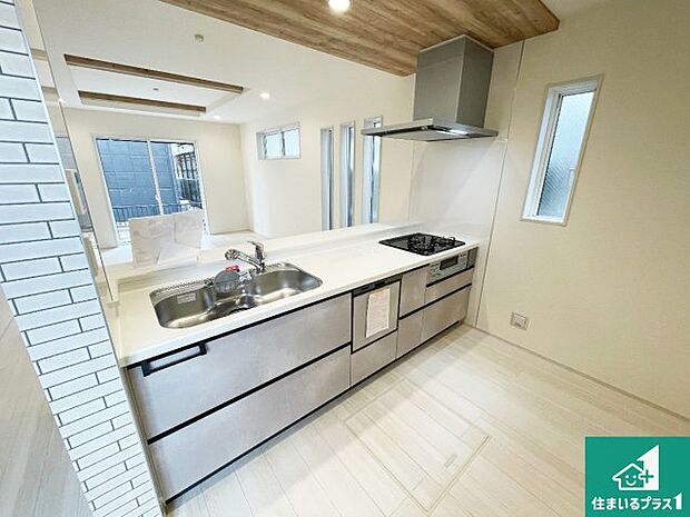 対面キッチンでご家族のコミュニケーションも自然と増える設計！