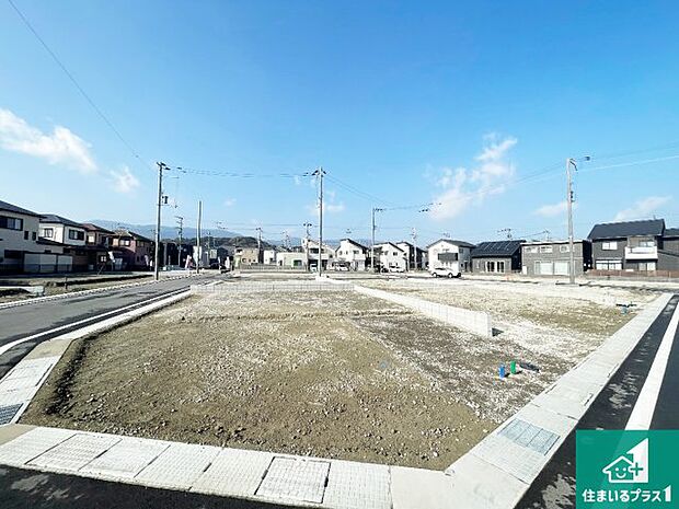 周辺は落ち着いた街並みの住宅地！子育てがしやすい住環境です！まだ未完成ですが、現地でしかわからない事もございます。是非一度ご覧ください。