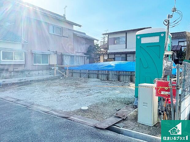 周辺は落ち着いた街並みの住宅地！子育てがしやすい住環境です！まだ未完成ですが、現地でしかわからない事もございます。是非一度ご覧ください。
