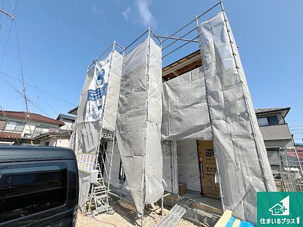 周辺は落ち着いた街並みの住宅地！子育てがしやすい住環境です！まだ未完成ですが、現地でしかわからない事もございます。是非一度ご覧ください。