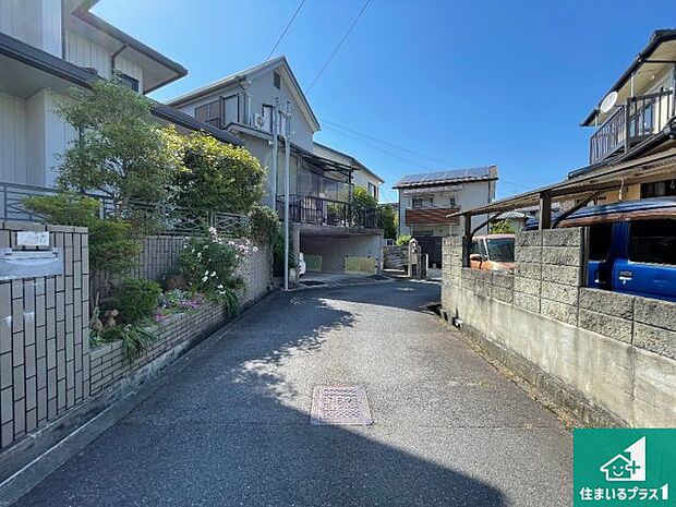 周辺は落ち着いた街並みの住宅地!子育てがしやすい住環境です!まだ未完成ですが、現地でしかわからない事もございます。是非一度ご覧ください。