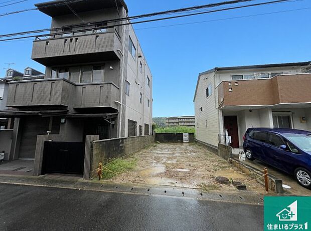 周辺は落ち着いた街並みの住宅地!子育てがしやすい住環境です!まだ未完成ですが、現地でしかわからない事もございます。是非一度ご覧ください。