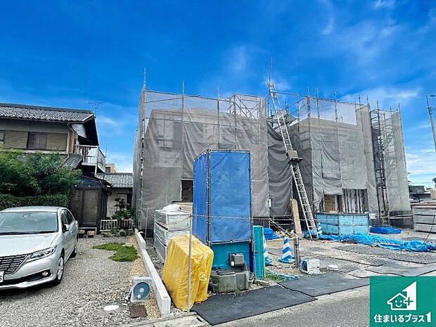 周辺は落ち着いた街並みの住宅地！子育てがしやすい住環境です！まだ未完成ですが、現地でしかわからない事もございます。是非一度ご覧ください。