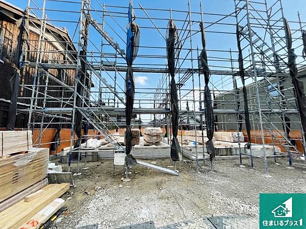 周辺は落ち着いた街並みの住宅地!子育てがしやすい住環境です!まだ未完成ですが、現地でしかわからない事もございます。是非一度ご覧ください。