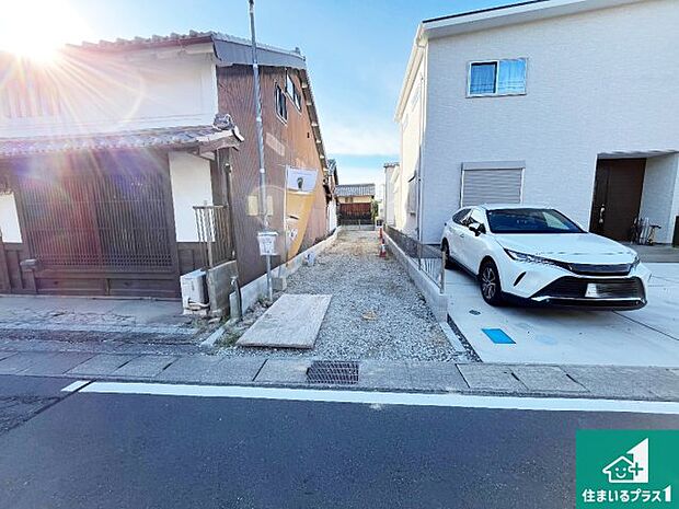 周辺は落ち着いた街並みの住宅地！子育てがしやすい住環境です！まだ未完成ですが、現地でしかわからない事もございます。是非一度ご覧ください。
