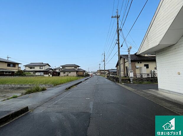 周辺は落ち着いた街並みの住宅地!子育てがしやすい住環境です!まだ未完成ですが、現地でしかわからない事もございます。是非一度ご覧ください。