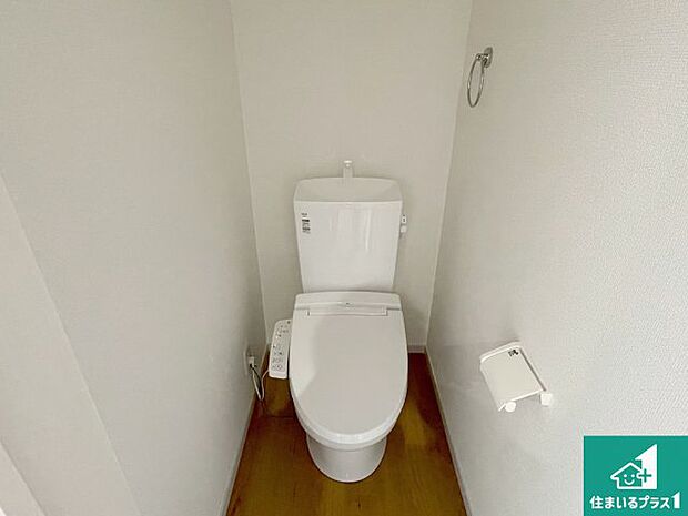 【トイレ】1・2階の2ヶ所にあるので、朝の忙しい時間の順番待ちもなく、深夜の利用にも大変便利です。