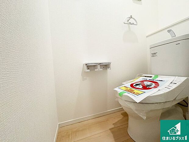 【トイレ】1・2階の2ヶ所にあるので、朝の忙しい時間の順番待ちもなく、深夜の利用にも大変便利です。