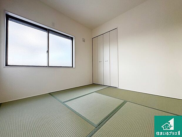 【和室】一室あると便利な和室は客間としてだけでなく、小さなお子様のプレイルームや食後のくつろぎスペースとしてもご利用いただけます。収納もついていますので大活躍間違いなし!