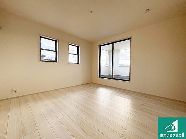 【洋室】シンプルな洋室は、自分好みのインテリアが楽しめます♪ご家族とインテリアや家具を選びに行くのは新築購入時の醍醐味の一つです。ぜひお楽しみください♪