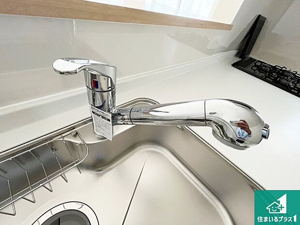 【キッチン水栓】浄水器を内蔵!炊飯時、お茶を作る時に安心してお水を使えます!お湯と冷水、浄水と原水、シャワーの切替えもワンタッチです!