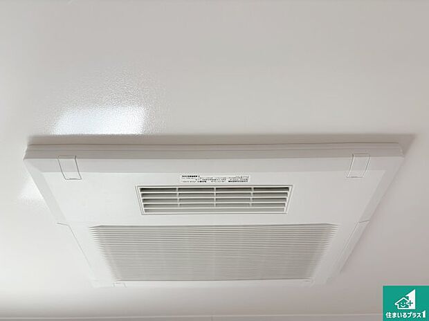 【浴室暖房乾燥機】四季を通して快適なバスライフをお手伝いする浴室暖房乾燥機!浴室の乾燥・暖房・涼風・換気はもちろん、24時間換気にも対応!