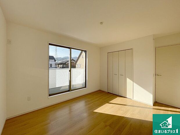 【洋室】シンプルな洋室は、自分好みのインテリアが楽しめます♪ご家族とインテリアや家具を選びに行くのは新築購入時の醍醐味の一つです。ぜひお楽しみください♪