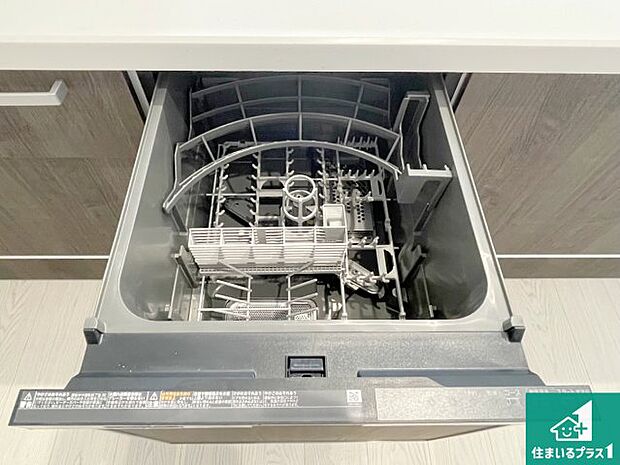 【食器洗い乾燥機】食事後の一仕事、食器洗いをボタン一つでお任せできちゃいます!場所を取らないビルトイン式なので、お料理スペースもしっかり確保!