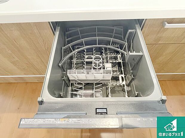 【食器洗い乾燥機】食事後の一仕事、食器洗いをボタン一つでお任せできちゃいます!場所を取らないビルトイン式なので、お料理スペースもしっかり確保!