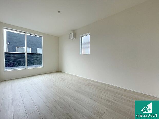 【洋室】シンプルな洋室は、自分好みのインテリアが楽しめます♪ご家族とインテリアや家具を選びに行くのは新築購入時の醍醐味の一つです。ぜひお楽しみください♪