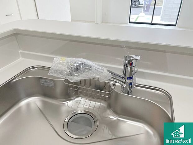 【キッチン水栓】浄水器を内蔵！炊飯時、お茶を作る時に安心してお水を使えます！お湯と冷水、浄水と原水、シャワーの切替えもワンタッチです！