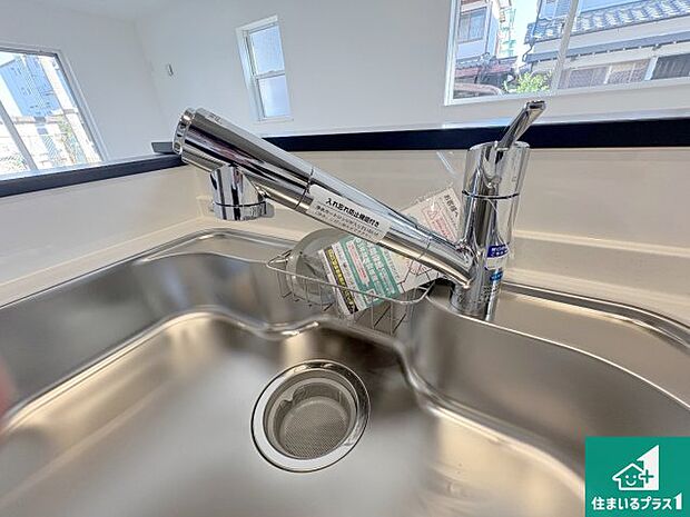【キッチン水栓】浄水器を内蔵！炊飯時、お茶を作る時に安心してお水を使えます！お湯と冷水、浄水と原水、シャワーの切替えもワンタッチです！