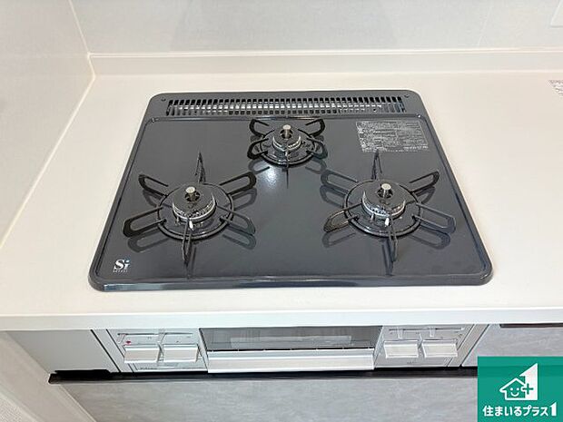 【コンロ】ダブル高火力Ｓｉセンサー付きコンロ！３口あるので、まとめて料理をする時も大活躍！