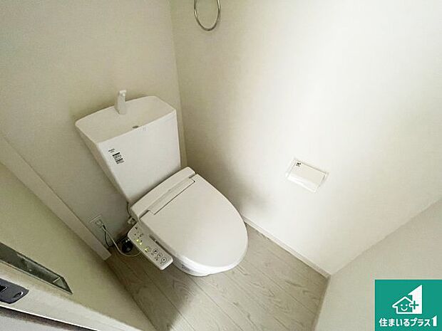 【トイレ】1・2階の2ヶ所にあるので、朝の忙しい時間の順番待ちもなく、深夜の利用にも大変便利です。