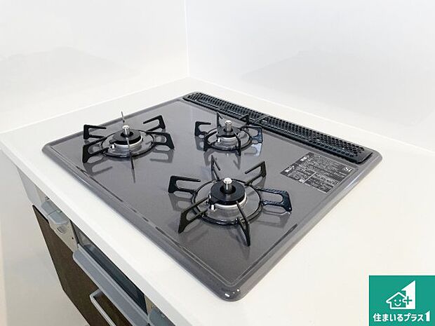 【コンロ】ダブル高火力Ｓｉセンサー付きコンロ！３口あるので、まとめて料理をする時も大活躍！