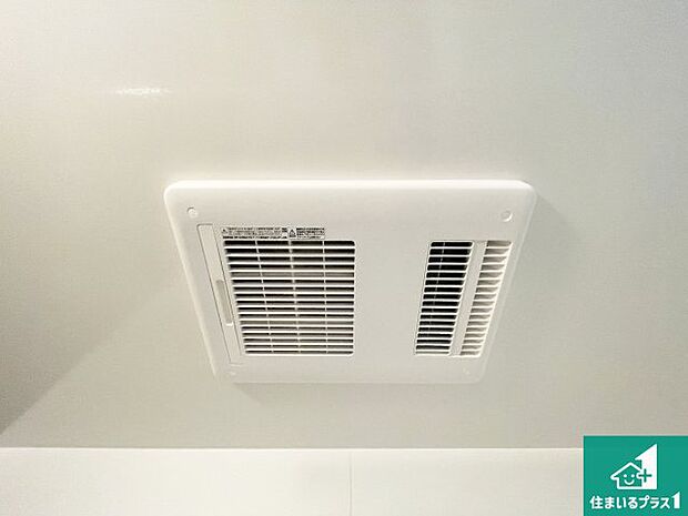 【浴室暖房乾燥機】四季を通して快適なバスライフをお手伝いする浴室暖房乾燥機！浴室の乾燥・暖房・涼風・換気はもちろん、２４時間換気にも対応！ 