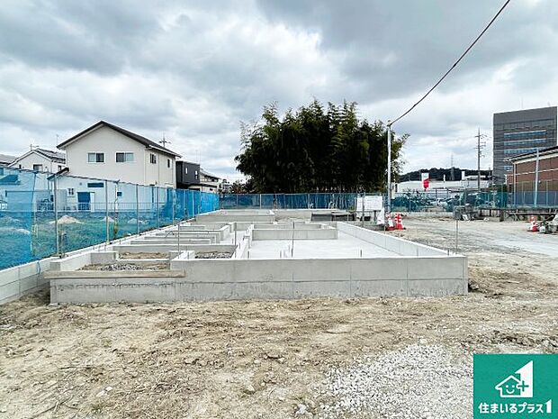 【外観】周辺は落ち着いた街並みの住宅地！子育てがしやすい住環境です！まだ未完成ですが、現地でしかわからない事もございます。是非一度ご覧ください。