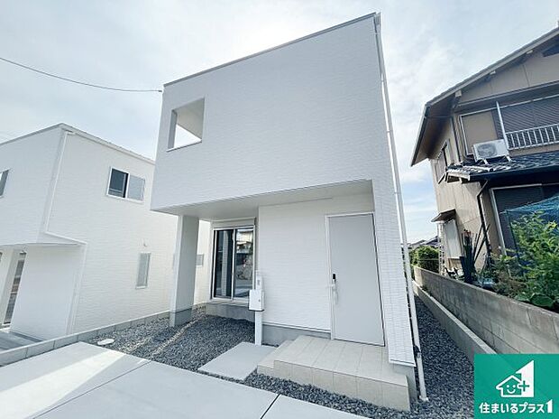 【外観】安心の10年保証！外観を美しく保ち、雨水で汚れを落とします！気になることがありましたら、お気軽にお問い合わせください！