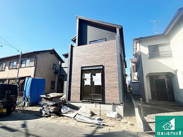 【外観】周辺は落ち着いた街並みの住宅地!子育てがしやすい住環境です!まだ未完成ですが、現地でしかわからない事もございます。是非一度ご覧ください。
