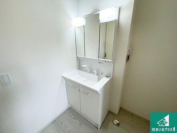 【洋室】シンプルな洋室は、自分好みのインテリアが楽しめます♪ご家族とインテリアや家具を選びに行くのは新築購入時の醍醐味の一つです。ぜひお楽しみください♪