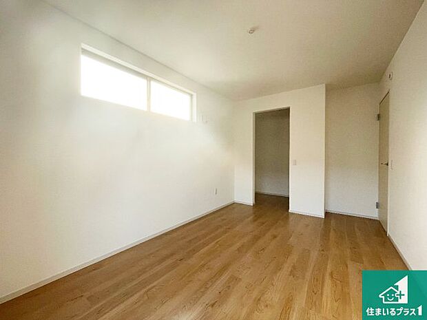 【洋室】シンプルな洋室は、自分好みのインテリアが楽しめます♪ご家族とインテリアや家具を選びに行くのは新築購入時の醍醐味の一つです。ぜひお楽しみください♪