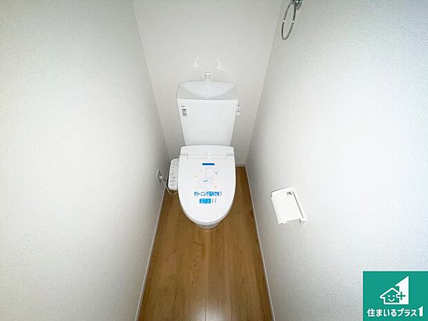 【トイレ】1・2階の2ヶ所にあるので、朝の忙しい時間の順番待ちもなく、深夜の利用にも大変便利です。