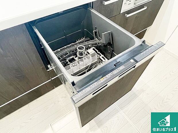 【食器洗浄乾燥機】食事後の一仕事、食器洗いをボタン一つでお任せできちゃいます!場所を取らないビルトイン式なので、お料理スペースもしっかり確保!