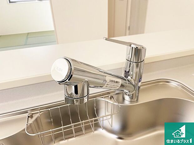 【キッチン水栓】浄水器を内蔵！炊飯時、お茶を作る時に安心してお水を使えます！お湯と冷水、浄水と原水、シャワーの切替えもワンタッチです！