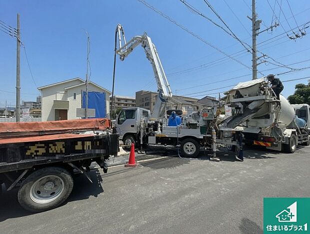 【外観】周辺は落ち着いた街並みの住宅地!子育てがしやすい住環境です!まだ未完成ですが、現地でしかわからない事もございます。是非一度ご覧ください。