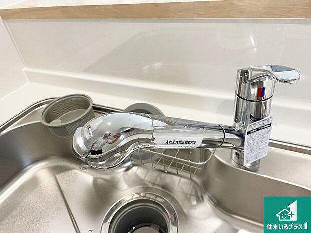 【キッチン水栓】浄水器を内蔵!炊飯時、お茶を作る時に安心してお水を使えます!お湯と冷水、浄水と原水、シャワーの切替えもワンタッチです!
