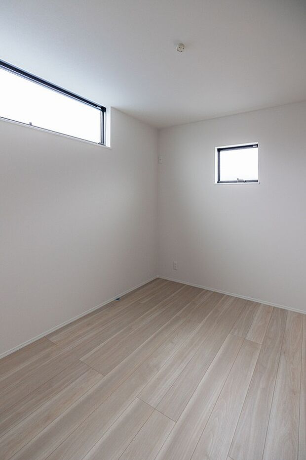 【洋室　室内画像】明るいお部屋です是非一度ご来場にてご覧ください